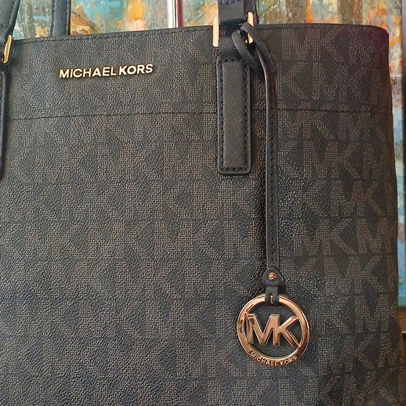 Michael Kors Black Logo Saffiano LeatherTote Bag PRICE IS FIRM!! - Picture 3 of 13